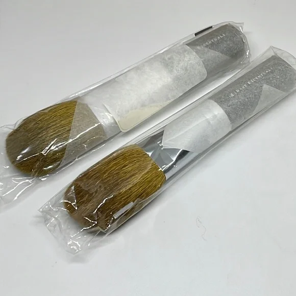 I.D Bare Escentual Brushes - 2 Flawless Face Brushes #28 - Picture 6 of 8